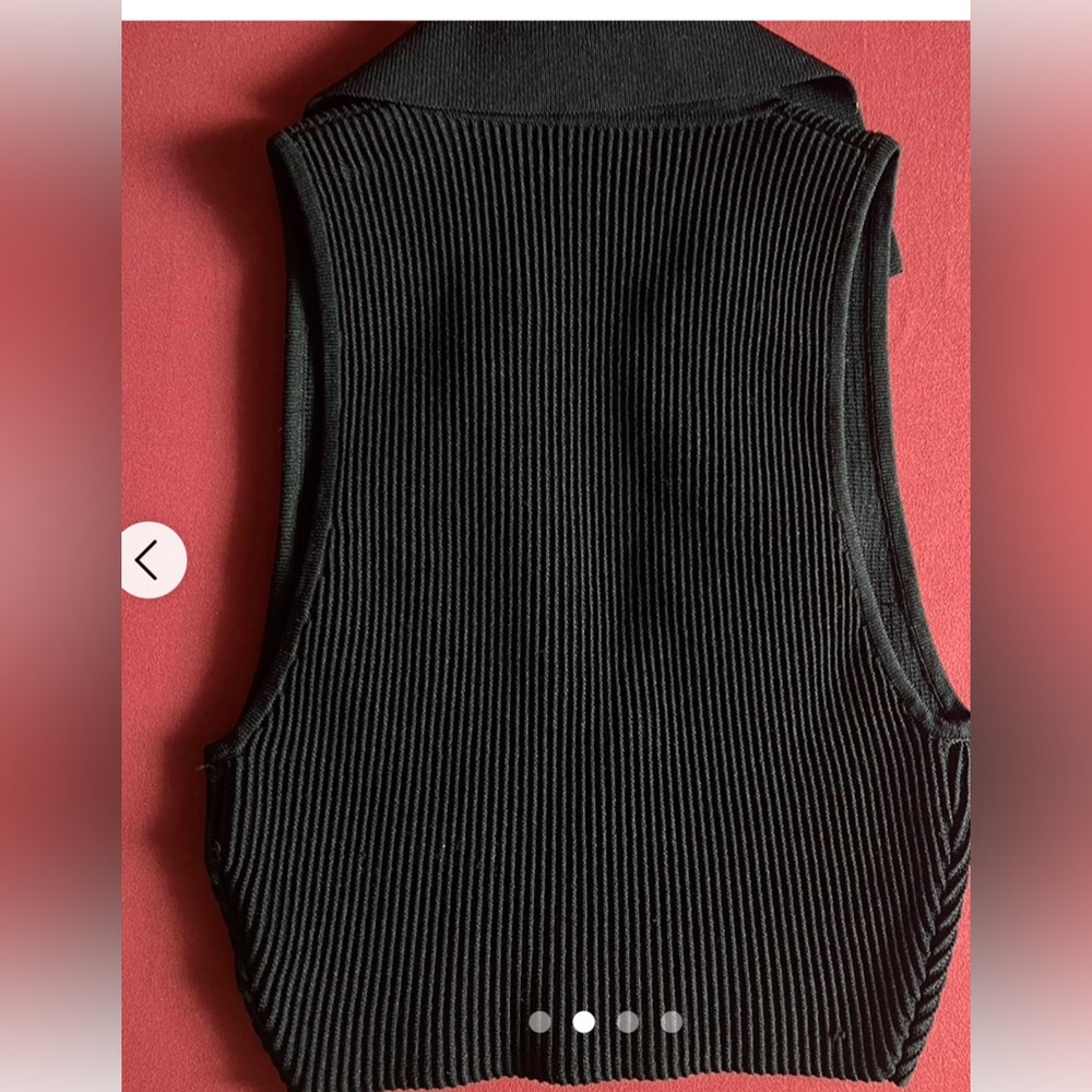 EUC Aritzia Babaton Black V-Neck Crop Top size Small. - Picture 2 of 6